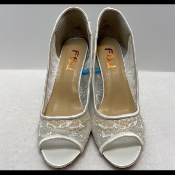 Peep Toe White Lace Wedges - Picture 4 of 9